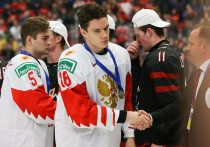 В финале молодежного чемпионата мира по хоккею сборная России упустила преимущество и проиграла канадцам. "МК-Спорт" раскрывает причины случившегося и объясняет, почему не стоит радоваться красивой игре. 