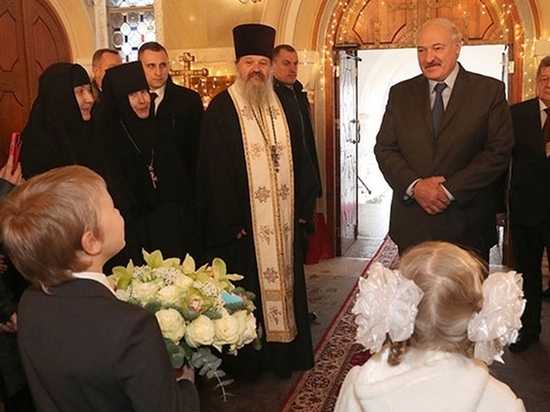 Лукашенко призвал белорусов сохранить независимость страны в "непростой год"