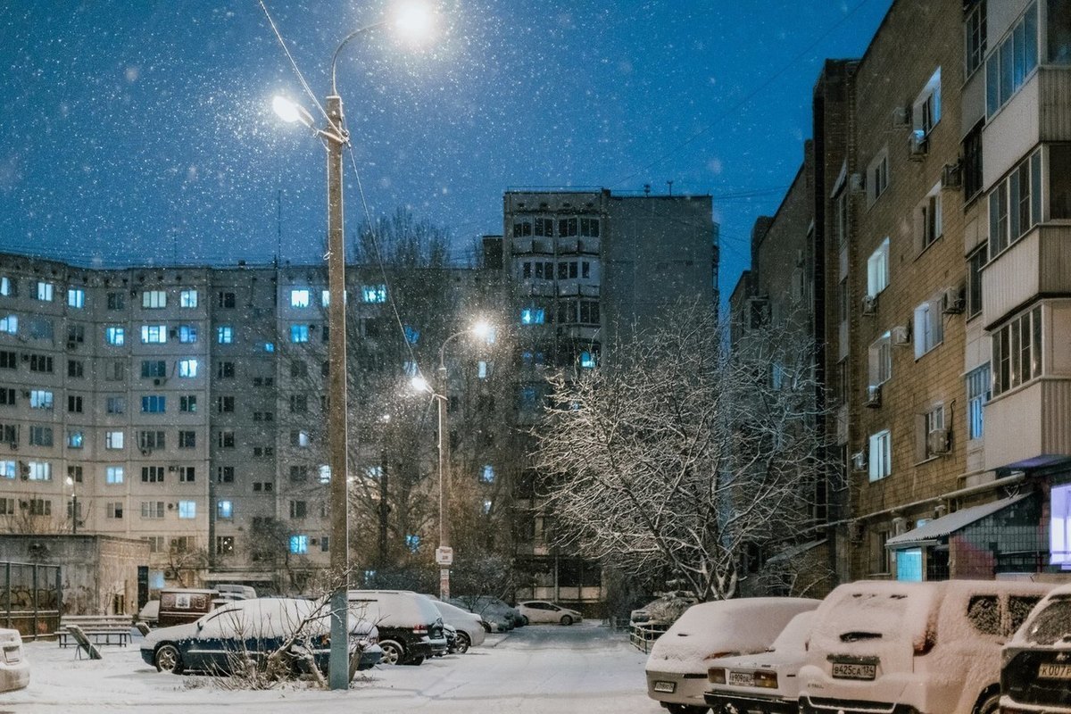 Зима в волгограде. Волгоград ночью зимой. Снег в Волгограде. Волгоград зимой 2020. Заснеженный Волгоград.