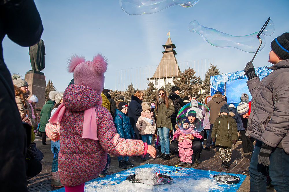 Астраханцы отметили Рождество гуляниями на главной площади: кадры веселья