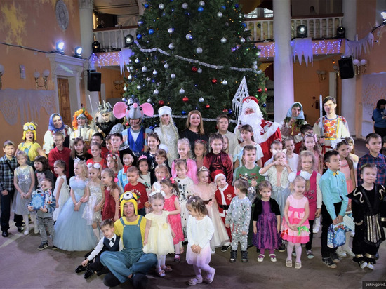 Благотворительная рождественская елка прошла в Пскове