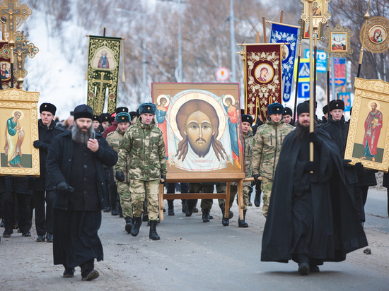 В крестном ходе на Камчатке приняли участие светские власти