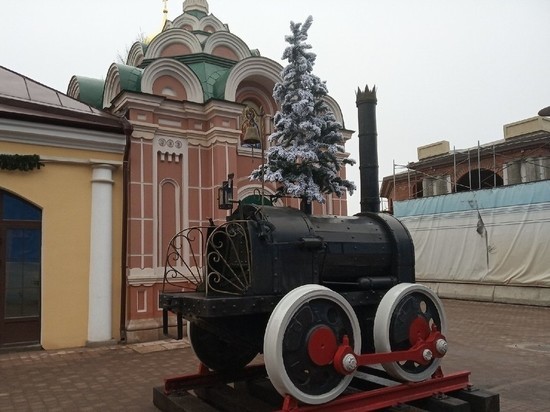 Паровоз победил в конкурсе креативных елок в Туле