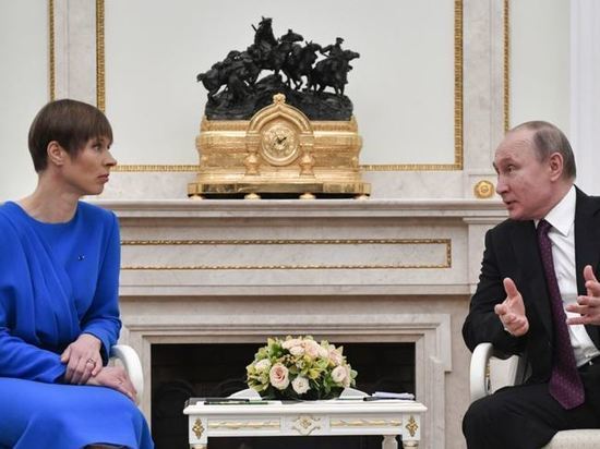 Президент Эстонии вернула российским послам подарок с крымским шампанским