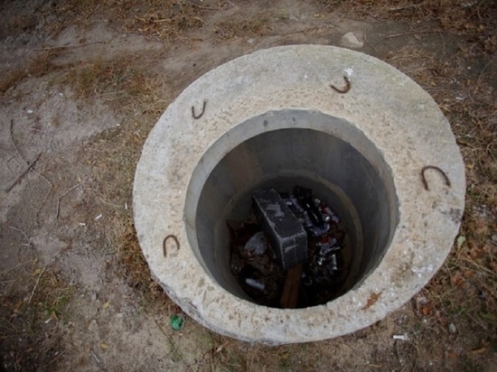 Злоумышленники в Волгограде украли крышку канализационного люка
