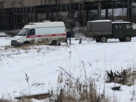 В Тверской области "скорая" с пациентом застряла в снегу