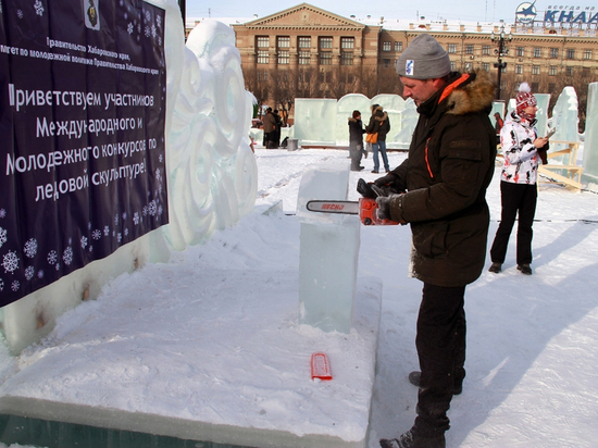 Иностранные художники украсят ледяными скульптурами новогодний городок в Хабаровске