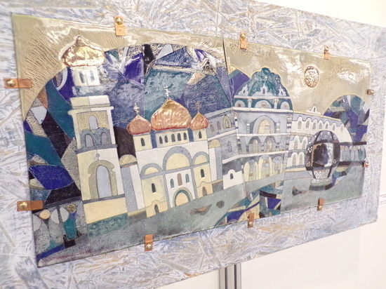 Художественная выставка горячей эмали работает в Новокузнецке