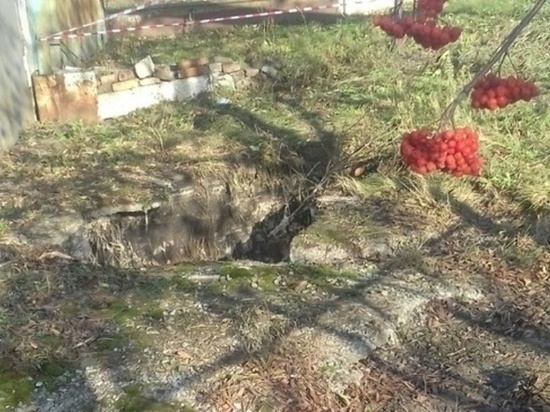 Скончалась жительница Новосибирска, провалившаяся в яму с кипятком