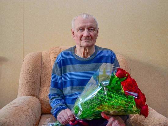 Труженик тыла и ветеран из ЯНАО Александр Бобер отметил 90-летие