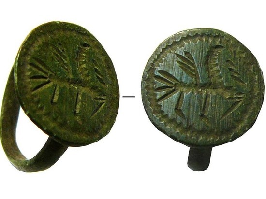 Средневековые украшения нашли псковские археологи