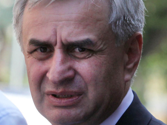 Хаджимба отказался покидать пост президента Абхазии