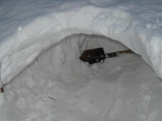 Мальчик из Алейска чуть не погиб, играя в снежном тоннеле
