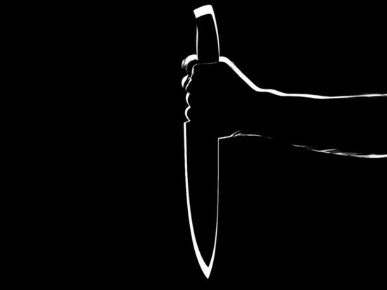 Крымчанка изрезала ножом дядю по "совету" умершего отца