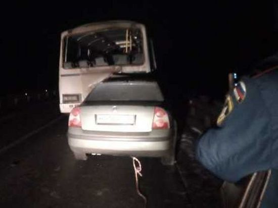 В Брянской области иномарка врезалась в рейсовый автобус
