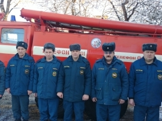 В Тверской области пожарные спасли женщину из огня