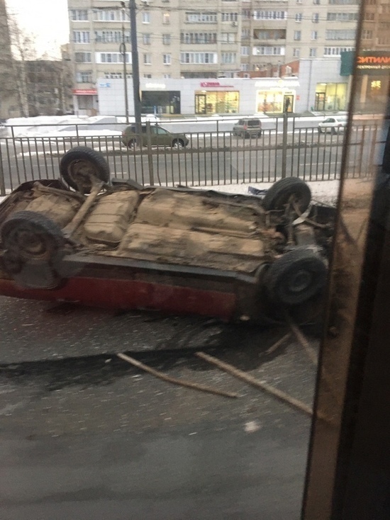 Разбили машину и бросили пассажирку: в Ярославле случилось резонансное ДТП