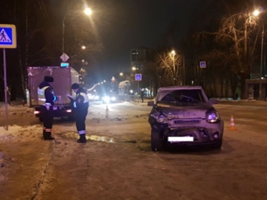 В Екатеринбурге в столкновении Газели и Киа Соул пострадал ребенок