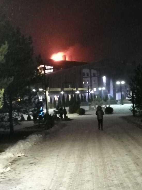 Из горящего «Конаково Ривер Клаб» в Тверской области вывели людей