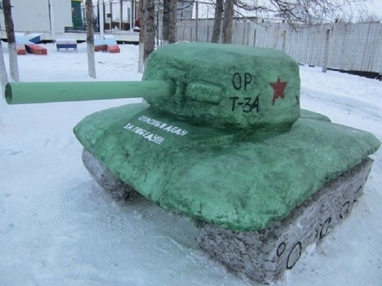 Заключённые Колымы сделали снежный танк
