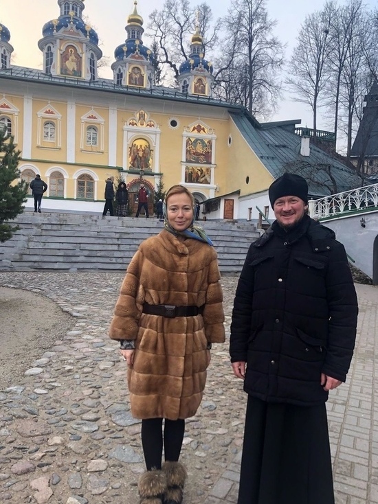 Известная актриса встретила в Псково-Печерском монастыре Андрея Малахова