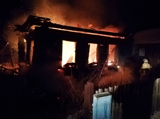 Частный дом сгорел в Чебоксарах накануне вечером