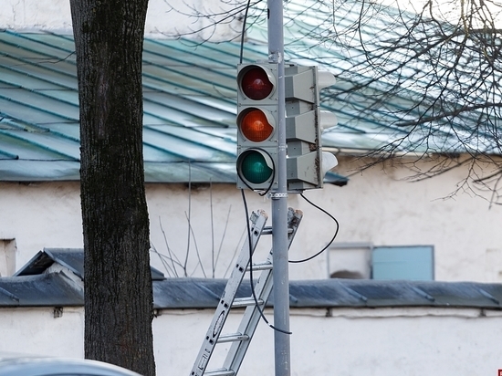 В Пскове на Запсковье устанавливают временные светофоры