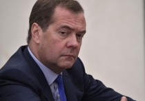 Премьер-министр Дмитрий Медведев в ходе вручения правительственных премий журналистам пошутил на тему окончания новогодних праздников