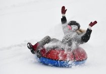 Зима вместе с традиционными забавами принесла и опасности, подстерегающие детей и взрослых во время «снежных» развлечений