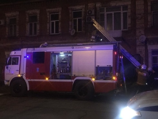 В аварийном доме в Астрахани случился пожар: есть пострадавшие