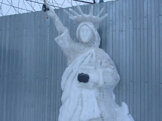 В чувашской колонии появилась снежная статуя Свободы