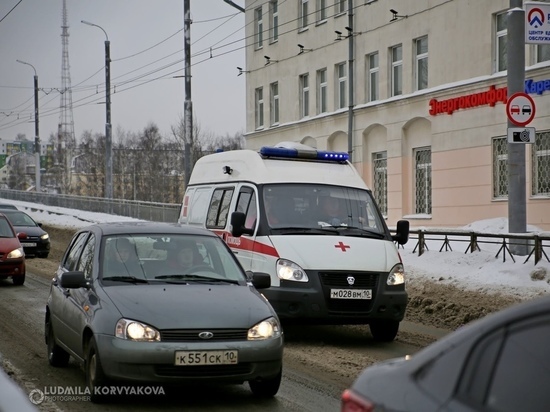 В Петрозаводске пенсионер с угрозами накинулся на бригаду скорой помощи