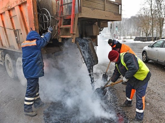 На Тутаевском шоссе Ярославля начали ямочный ремонт