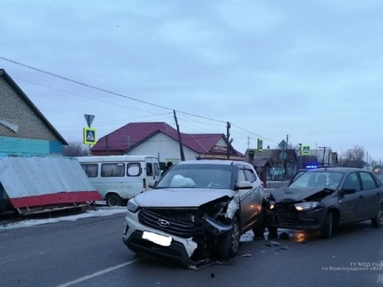 Женщина-водитель под Волгоградом спровоцировала ДТП, есть пострадавший