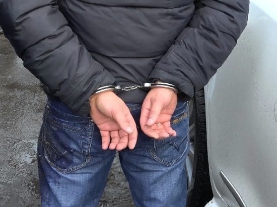В Ростовской области задержали парня, укравшего газовые баллоны и болгарку у женщины