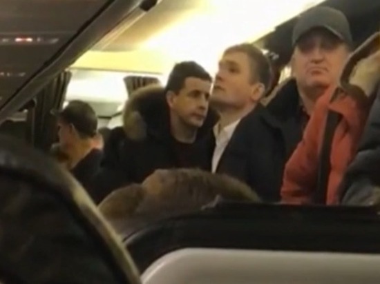 В сети появился ролик, где Глава Хакасии и мэр Абакана летят в самолете, как обычные пассажиры