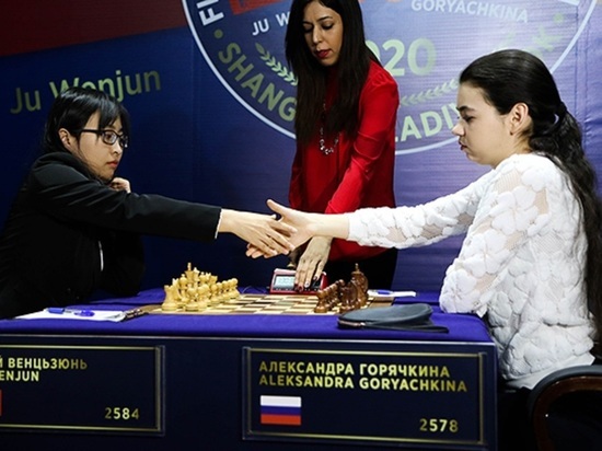 Шахматистка из ЯНАО снова сыграла вничью с китаянкой в партии ЧМ