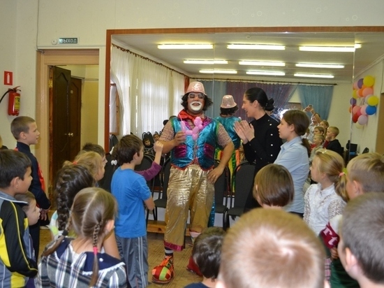 Более 50 воспитанников социально-реабилитационного центра Серпухова приняли участие в праздничном рождественском мероприятии.
