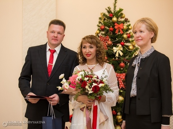 Самая первая пара ЗАГСа Петрозаводска отпраздновала серебряную свадьбу