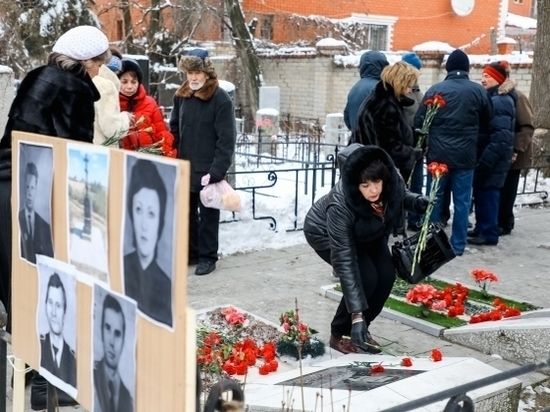 В Волгограде почтили память погибших в авиакатастрофе под Первоуральском