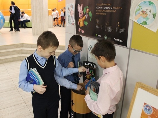 В белгородских школах установили контейнеры для сбора батареек