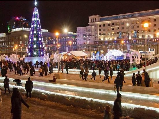 В Челябинске из-за плюсовых температур закрыли горки в ледовом городке