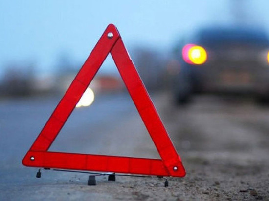 Иномарка повредила дорожное ограждение в Мурманской области