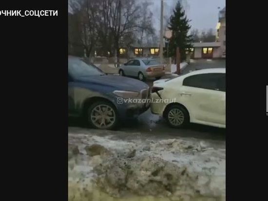 В Казани автоледи протаранила несколько авто