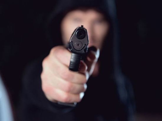 В Новосибирске вооруженный пистолетом сын ограбил родителей