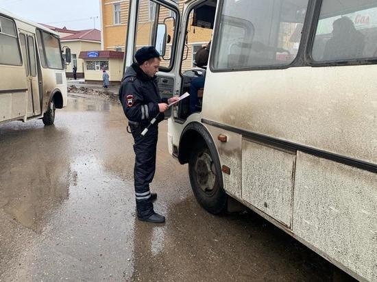 Стопочку и за руль..: ГИБДД Костромы отстранили от работы пьяного водителя рейсового автобуса