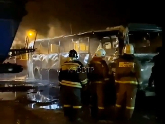 На Кубани за одну ночь в разных районах подожгли семь автобусов, перевозивших работников фирмы