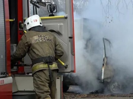 Школьники и учителя эвакуировались из школы в Новой Чаре из-за пожара