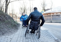 На прошлой неделе инвалиды собрались в офисе Псковского представительства Всероссийского общества инвалидов для того, чтобы обсудить новые правила, по которым будут осуществляться ремонт или замена электроколясок