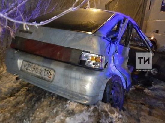 Четыре человека пострадали в ДТП с легковым авто и фурой в Казани
